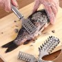 Метален нож за чистене на люспи от риба