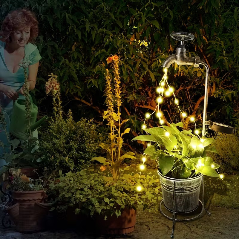 Соларна градинска лампа Чешма с LED нишки и метална кофа-саксия